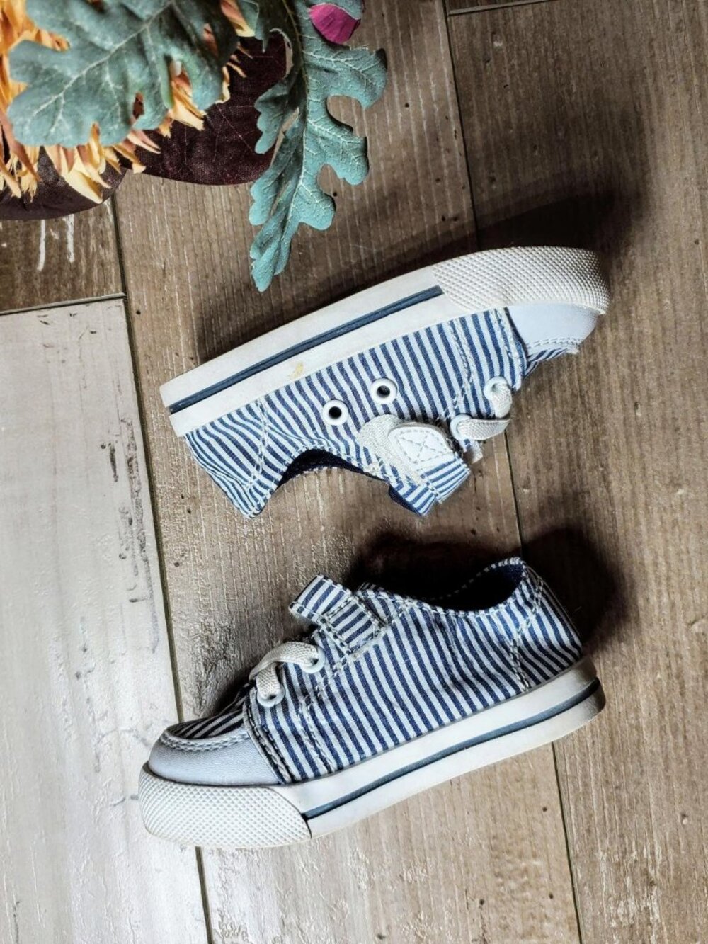 Circo Size 5 Baby Shoes Blue and White Striped Closure Non-Marking GUC - Picture 8 of 12